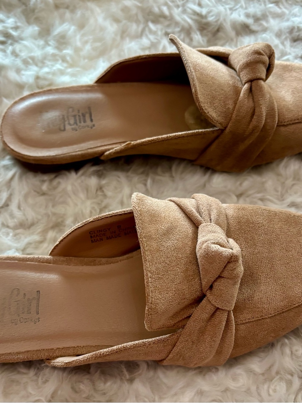 Corkys Clingy faux suede Hey Girl Slip-On Knot Mules in Tan Camel - Picture 3 of 6
